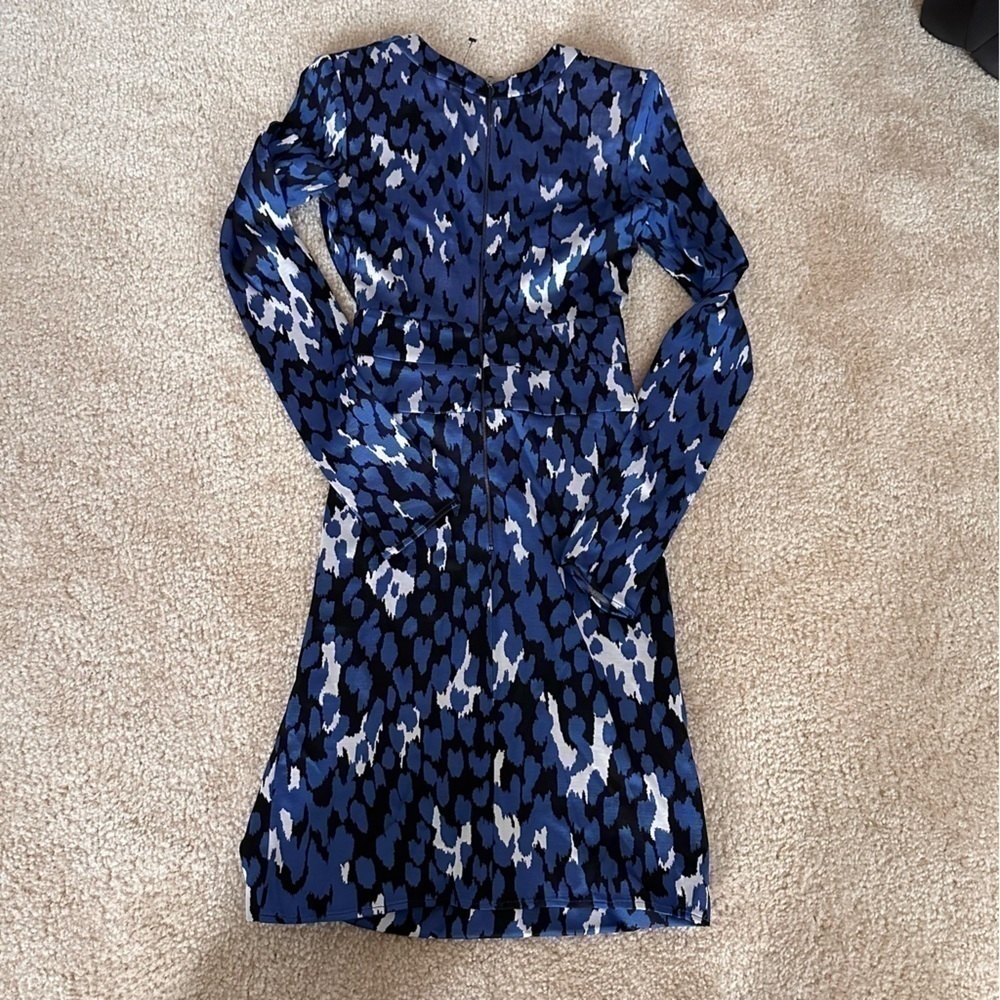 NWT Beautiful Long Sleeved Issa Sheath Dress! - Picture 9 of 11
